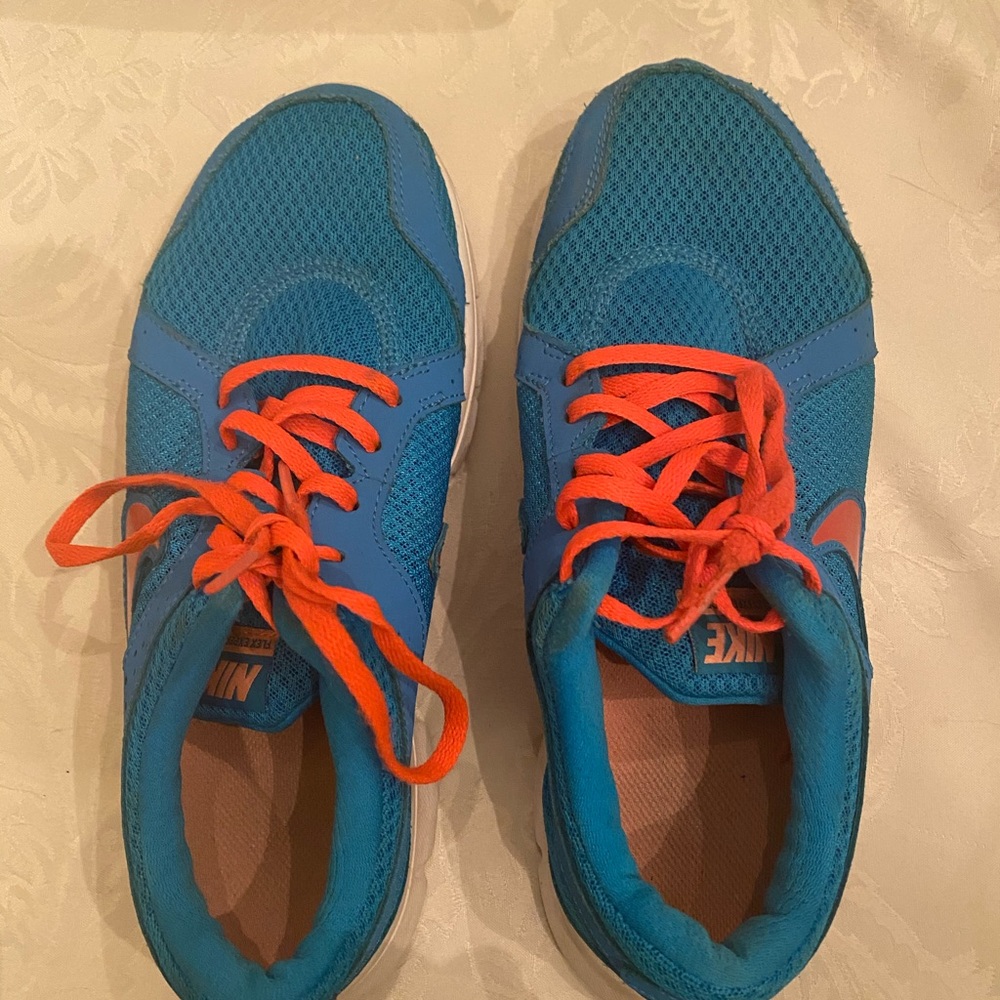 Nike women’s sneakers